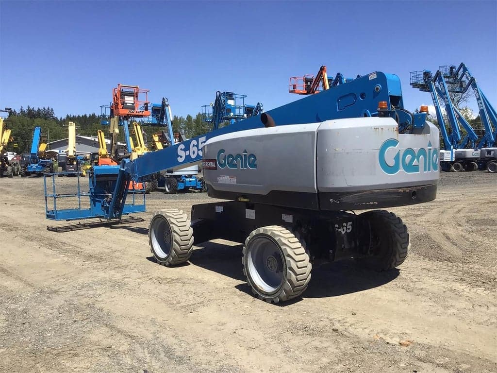 2017 GENIE Articulated Boom Lift